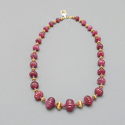 GOLD AND RUBIES NECKLACE